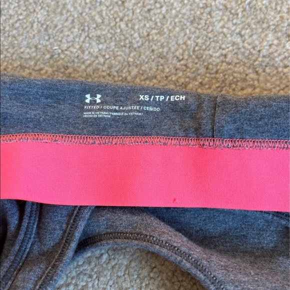 Under Armour Sports Bra - Picture 3 of 3